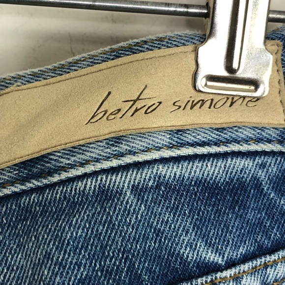 BETRO butterfly high-rise distressed tapered leg jeans - Picture 4 of 14